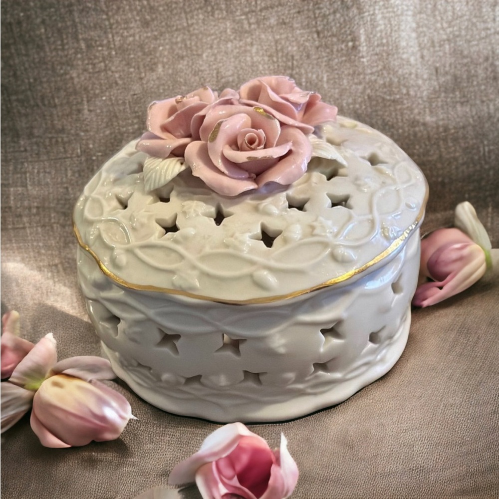 Vintage Ceramic Potpourrie Jewelry Trinket Box Lid Capodimonte Style Roses